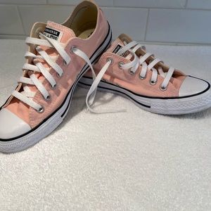 Converse All Stars pale pink women’s size 8.5 in great condition